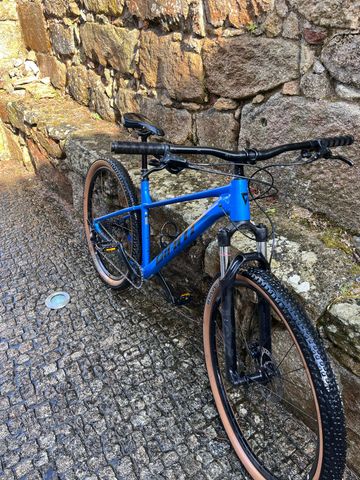 Used Giant Talon 1 2025 2025 Mountainbike, Blue, 27.5, 29 — image 2 of 14