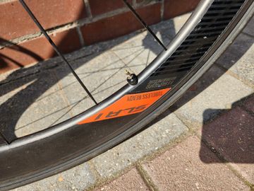 Used Giant Propel Advanced 1 2017 2017 Road & Gravel, Red — image 6 of 11