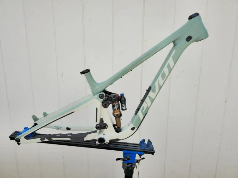 Used Pivot 2026 Pivot Trailcat LT Frameset - Medium Frameset 2026 Mountainbike, Green — image 1 of 9