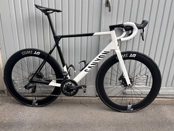 Použité Canyon Ultimate CF SL 8 Aero 2024 2024 Road & Gravel
