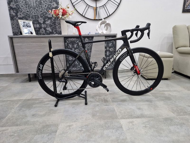 Brugt Colnago V4Rs Disc Ultegra Di2 8100 w/Fulcrum Racing Wind 400 Wheels 2024 Frameset 2024 Road & Gravel