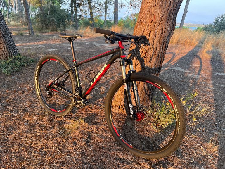 Trek Superfly 5 2017 2017 Mountainbike de segunda mano, Negro — imagen 2 de 8
