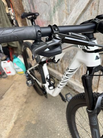 Brugt Canyon Lux CF SLX 9 LTD 2022 2022 Mountainbike — billede 2 af 4