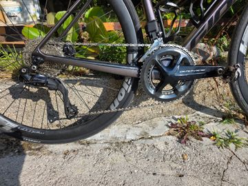 Giant Defy Advanced Pro 2 Di2 2023 2023 Road & Gravel usato, Viola — immagine 2 di 6
