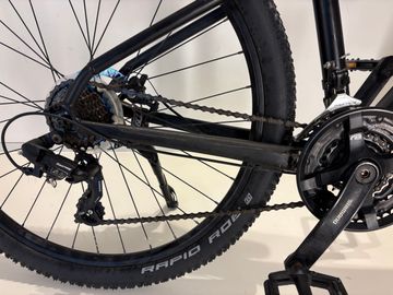 Used Trek Marlin 4 2022 2022 Mountainbike, Black, 27.5, 29 — image 6 of 8
