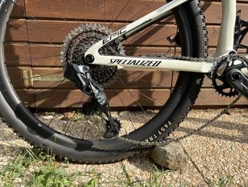 Used Specialized Epic Pro 2023 2023 Mountainbike, White, 29 — image 3 of 6