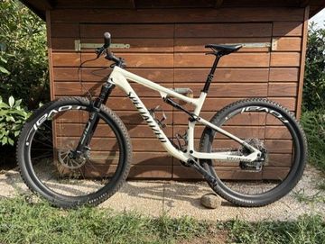 Used Specialized Epic Pro 2023 2023 Mountainbike, White, 29 — image 2 of 6