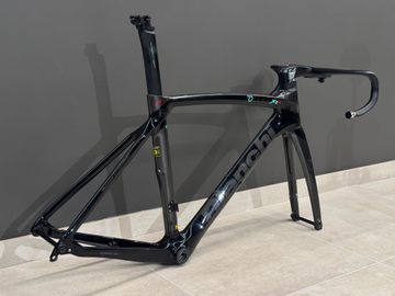 Used Bianchi Oltre XR4 Frame Kit 2023 Frameset 2023 Road & Gravel, Black — image 2 of 9