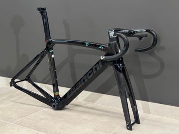 Used Bianchi Oltre XR4 Frame Kit 2023 Frameset 2023 Road & Gravel, Black — image 3 of 9