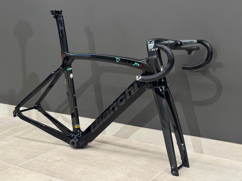 Używany Bianchi Oltre XR4 Frame Kit 2023 Frameset 2023 Road & Gravel — zdjęcie 3 z 9