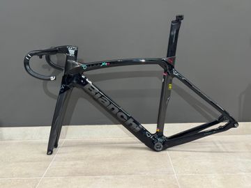 Used Bianchi Oltre XR4 Frame Kit 2023 Frameset 2023 Road & Gravel, Black — image 9 of 9