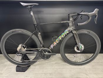 Używany Factor OSTRO VAM 2.0 Shimano Ultegra Di2 2026 Road & Gravel