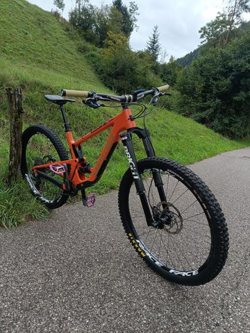 Brugt Santa Cruz HIGHTOWER R / Carbon C / 29 2022 Frameset 2022 Mountainbike — billede 3 af 6