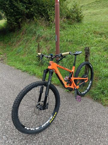 Brugt Santa Cruz HIGHTOWER R / Carbon C / 29 2022 Frameset 2022 Mountainbike — billede 2 af 6