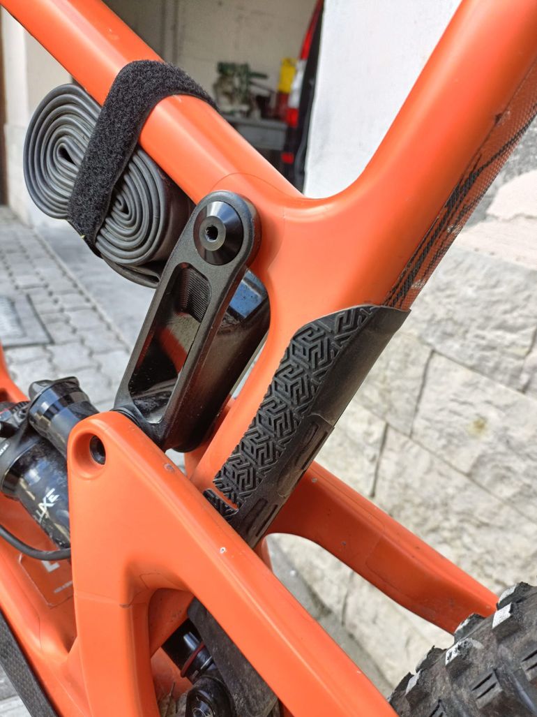 Brugt Santa Cruz HIGHTOWER R / Carbon C / 29 2022 Frameset 2022 Mountainbike — billede 6 af 6