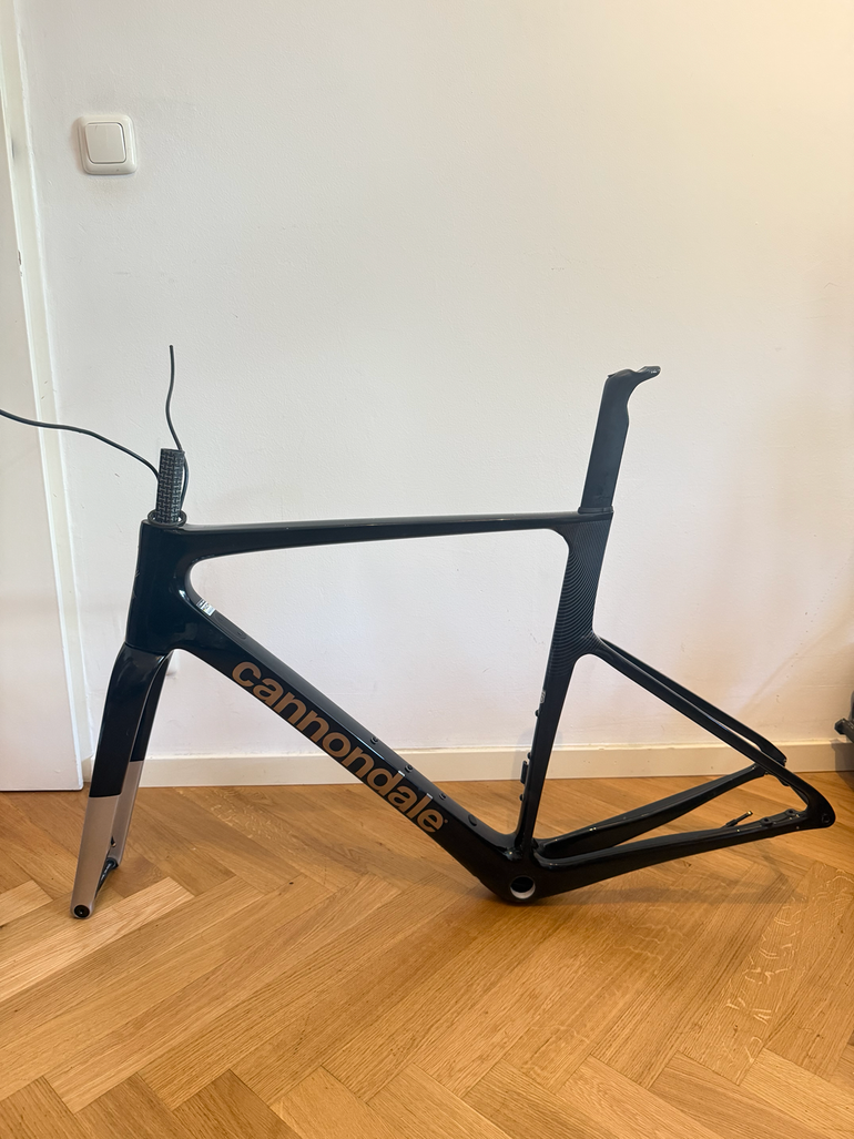 Używany Cannondale SuperSix EVO 4 2024 Frameset 2024 Road & Gravel — zdjęcie 2 z 7