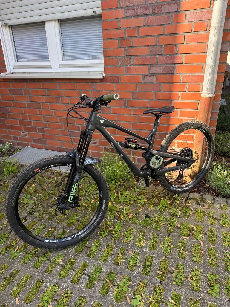Używany YT Custom Shimano SLX 2019 Mountainbike — zdjęcie 2 z 4