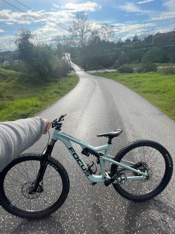 Używany Focus JAM 6.8 2021 2021 Mountainbike — zdjęcie 7 z 15