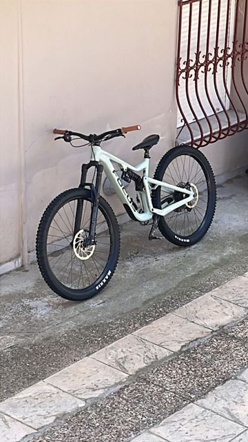 Used Focus JAM 6.8 2021 2021 Mountainbike, White, 29 — image 11 of 15