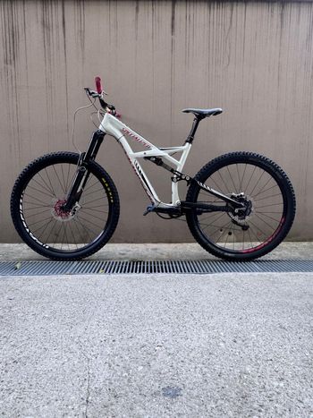 Used Specialized Enduro Comp 29 2015 2015 Mountainbike, White — image 2 of 10