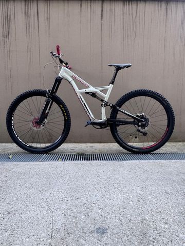 Used Specialized Enduro Comp 29 2015 2015 Mountainbike, White — image 2 of 10
