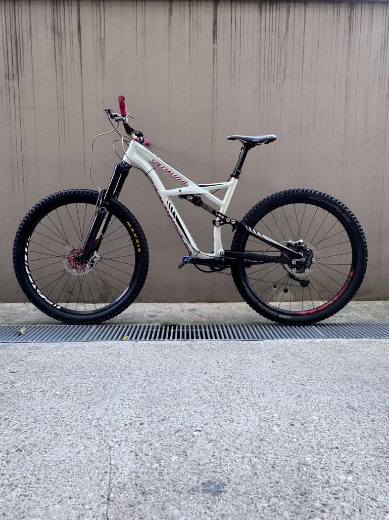 Used Specialized Enduro Comp 29 2015 2015 Mountainbike, White — image 2 of 10