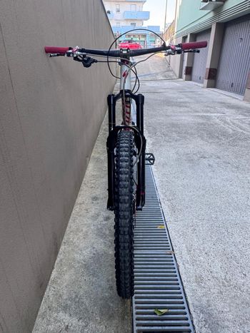Used Specialized Enduro Comp 29 2015 2015 Mountainbike, White — image 9 of 10