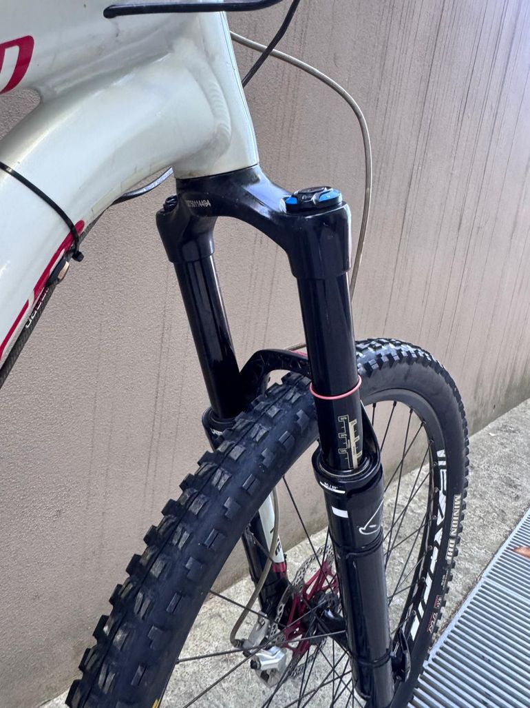 Used Specialized Enduro Comp 29 2015 2015 Mountainbike, White — image 5 of 10