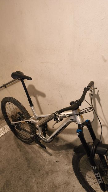 Gebrauchtes Transition Spire 2023 Mountainbike, Hellgrau — Bild 2 von 5