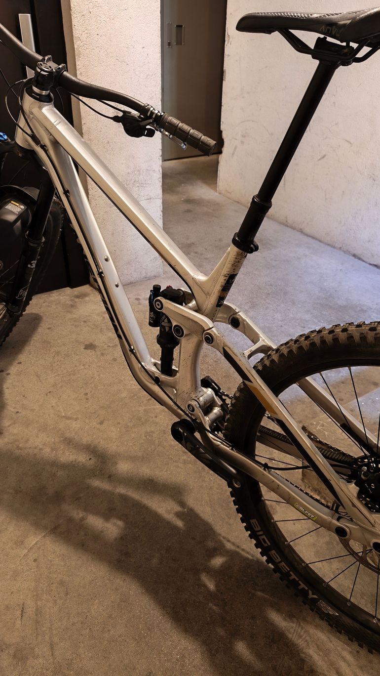 Gebrauchtes Transition Spire 2023 Mountainbike, Hellgrau — Bild 3 von 5