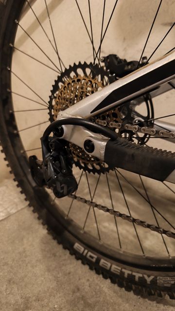 Used Transition Spire 2023 Mountainbike, Light Gray — image 4 of 5