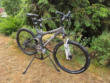Used Specialized Stumpjumper Shimano Alivio 26x2.25 2006 Mountainbike, Light Gray — image 2 of 12