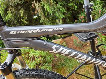 Used Specialized Stumpjumper Shimano Alivio 26x2.25 2006 Mountainbike, Light Gray — image 5 of 12