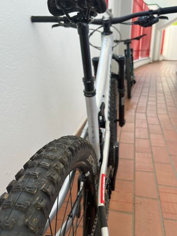 Gebrauchtes Propain TYEE AL 27.5 Base 2025 2025 Mountainbike, Hellgrau — Bild 9 von 12