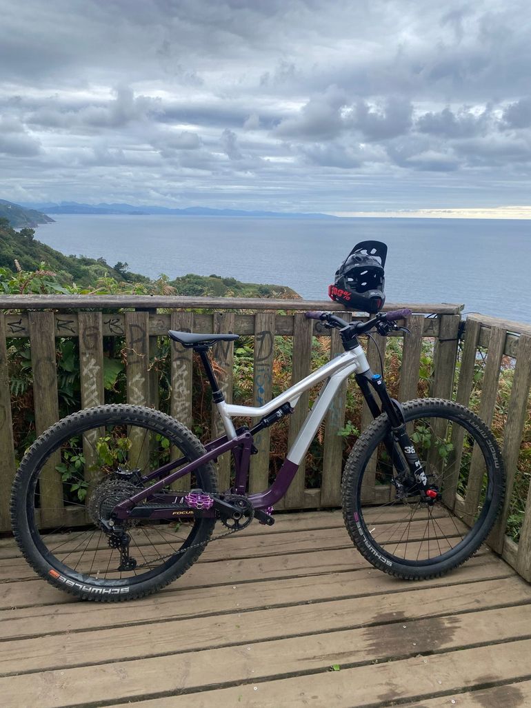 Used Focus JAM 6.9 2024 2024 Mountainbike, Purple, 29 — image 5 of 6