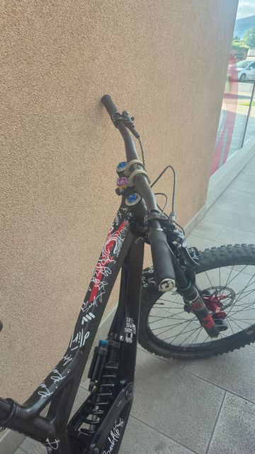 Used YT Custom Shimano Deore XT 2017 Mountainbike, Black — image 4 of 6