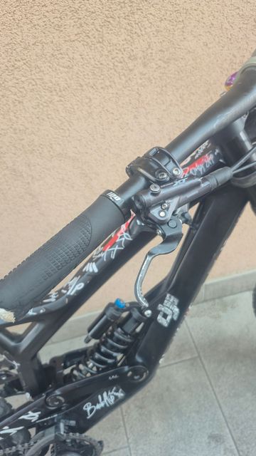 Used YT Custom Shimano Deore XT 2017 Mountainbike, Black — image 5 of 6