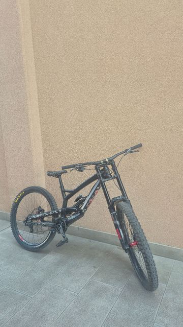 Used YT Custom Shimano Deore XT 2017 Mountainbike, Black — image 2 of 6
