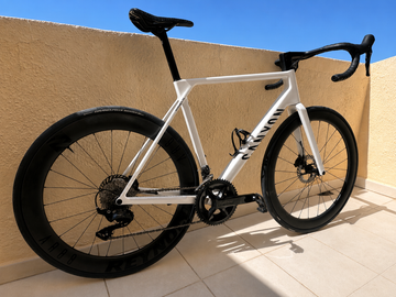 Used Canyon Ultimate CF 7 2027 2027 Road & Gravel, White — image 1 of 6
