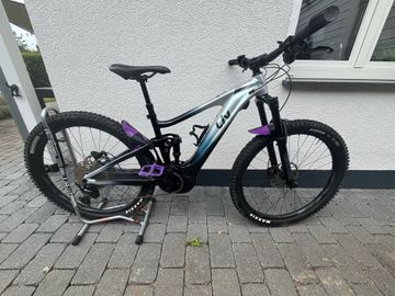 Gebrauchtes Giant liv Custom Shimano Deore 2022 Mountainbike, Hellgrau, 29 — Bild 1 von 15