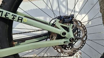 Commencal META AM 29 ESSENTIAL 2021 2021 Mountainbike de segunda mano, Verde — imagen 6 de 12