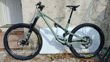 Commencal META AM 29 ESSENTIAL 2021 2021 Mountainbike de segunda mano, Verde — imagen 1 de 12