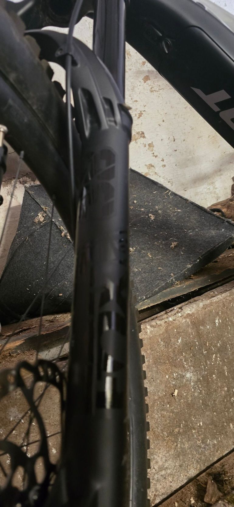 Brugt Giant Reign E+ 1 2023 2023 Mountainbike — billede 11 af 13