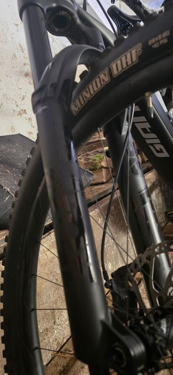 Brugt Giant Reign E+ 1 2023 2023 Mountainbike — billede 10 af 13