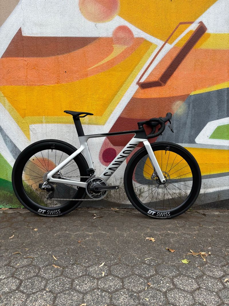 Canyon Aeroad SRAM Red eTap AXS 2024 Road & Gravel d'occasion