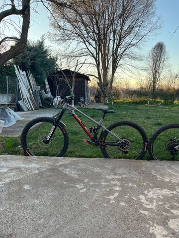 Used Mondraker Foxy SRAM GX Eagle AXS 2023 Mountainbike, Light Gray, 29 — image 2 of 3