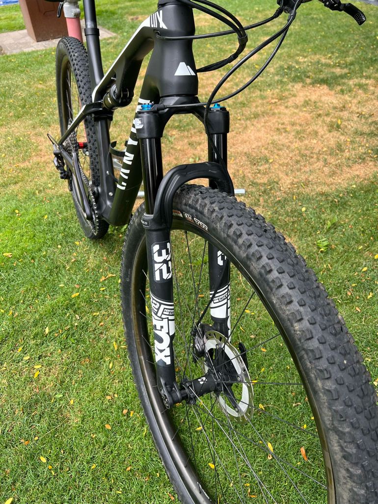 Gebrauchtes Canyon Lux CF 7 2022 2022 Mountainbike, Schwarz, 29 — Bild 4 von 6