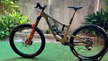 Santa Cruz Nomad C S 2018 2018 Mountainbike usato, Arancione — immagine 2 di 21