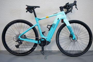 Tweedehands Bianchi E-Arcadex SRAM Apex 2025 Road & Gravel