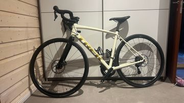 Gebrauchtes Trek Domane AL 4 Disc 2022 2022 Road & Gravel, Weiß — Bild 2 von 7